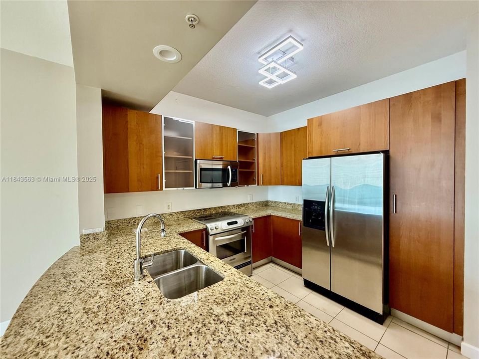 Recently Rented: $3,000 (1 beds, 1 baths, 974 Square Feet)