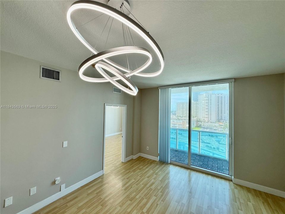 Recently Rented: $3,000 (1 beds, 1 baths, 974 Square Feet)