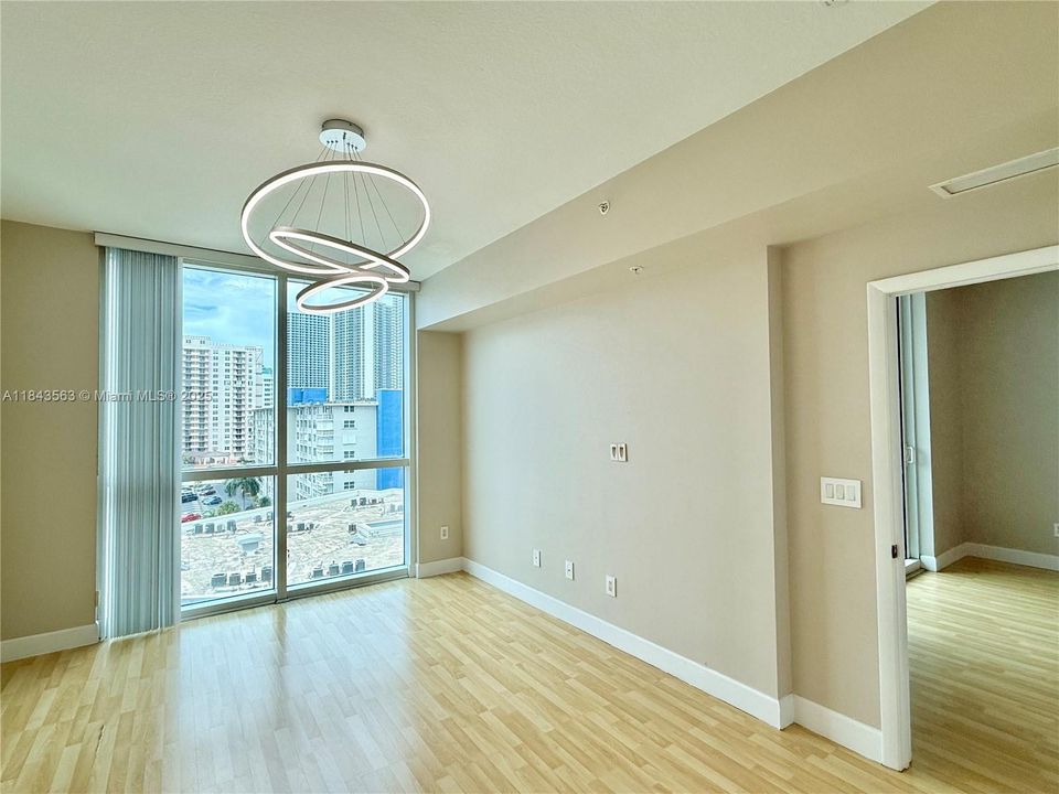 Recently Rented: $3,000 (1 beds, 1 baths, 974 Square Feet)