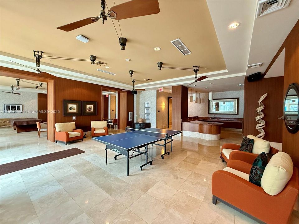 Recently Rented: $3,000 (1 beds, 1 baths, 974 Square Feet)