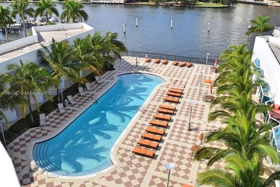 Recently Rented: $3,000 (1 beds, 1 baths, 974 Square Feet)