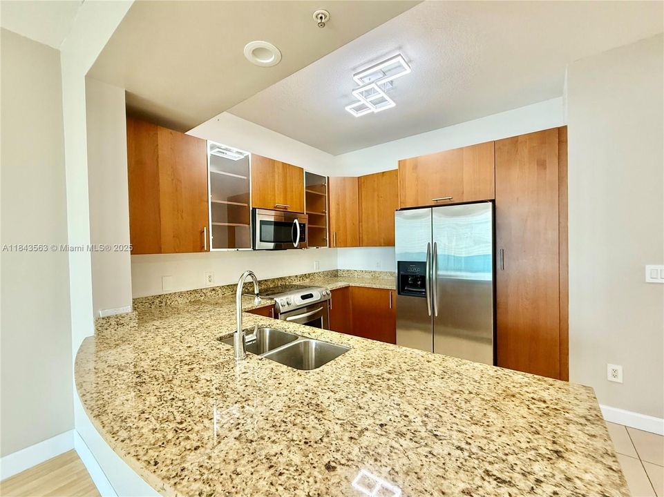 Recently Rented: $3,000 (1 beds, 1 baths, 974 Square Feet)