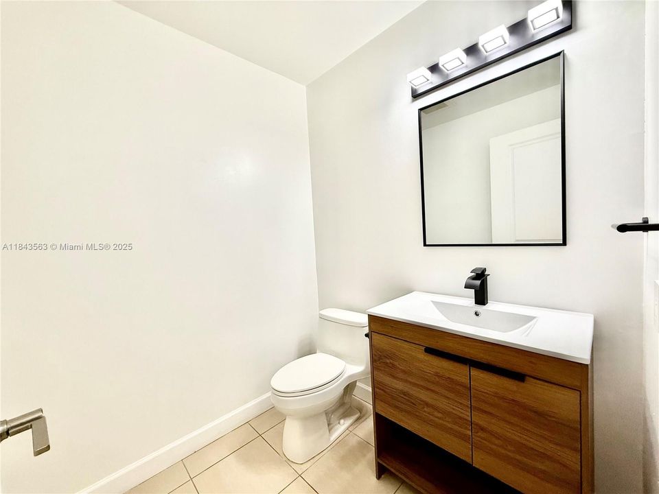 Recently Rented: $3,000 (1 beds, 1 baths, 974 Square Feet)