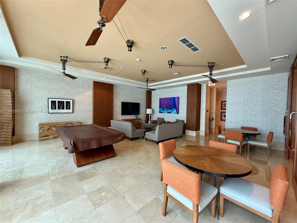 Recently Rented: $3,000 (1 beds, 1 baths, 974 Square Feet)