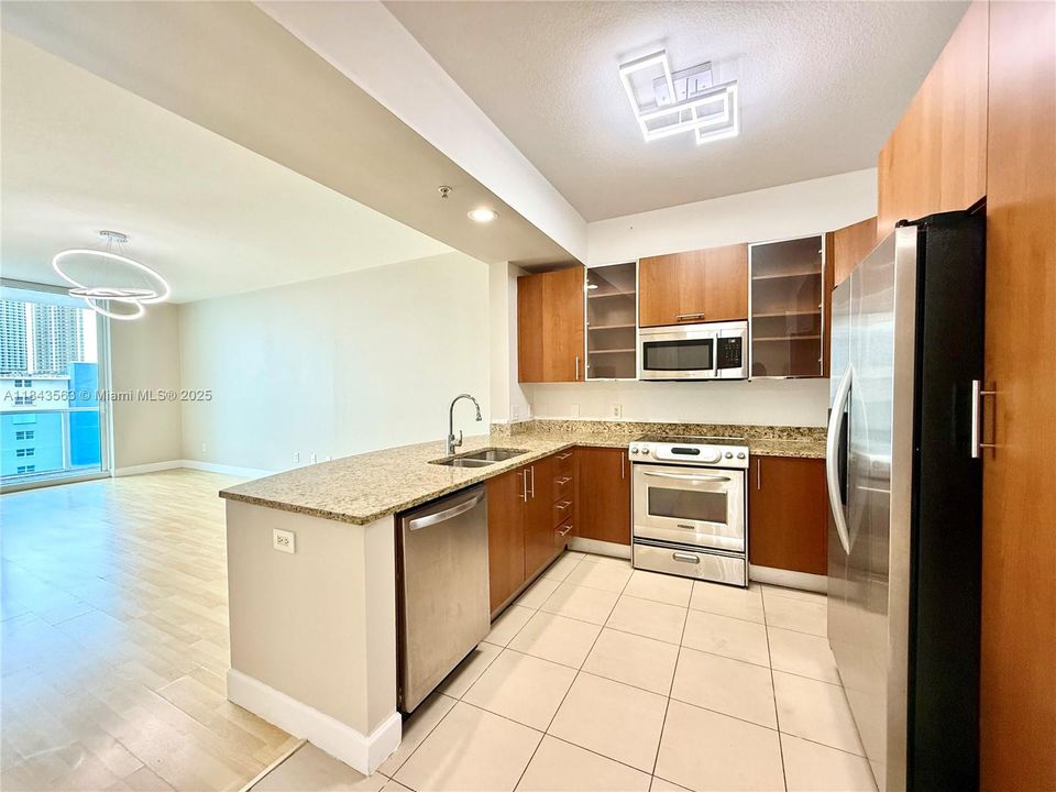 Recently Rented: $3,000 (1 beds, 1 baths, 974 Square Feet)