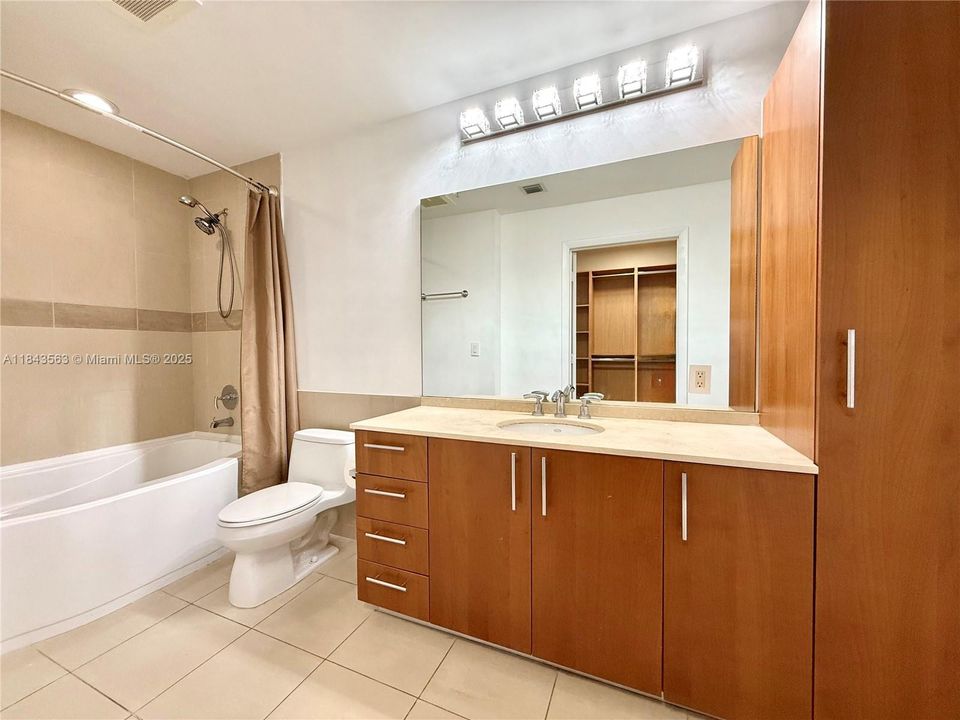 Recently Rented: $3,000 (1 beds, 1 baths, 974 Square Feet)