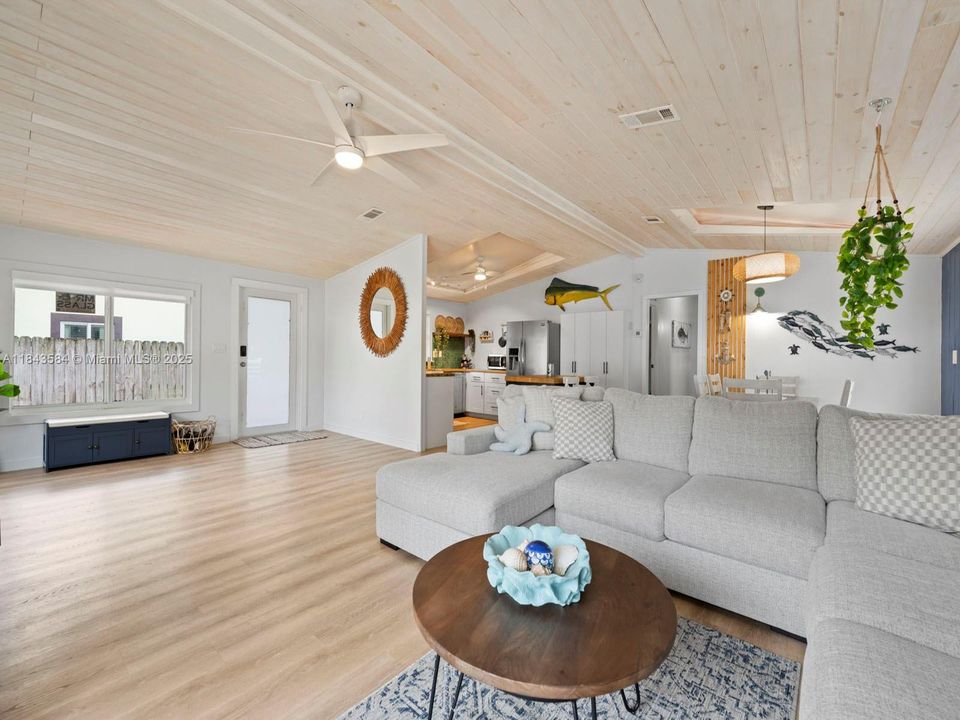 最近售出: $549,500 (3 贝兹, 2 浴室, 1430 平方英尺)