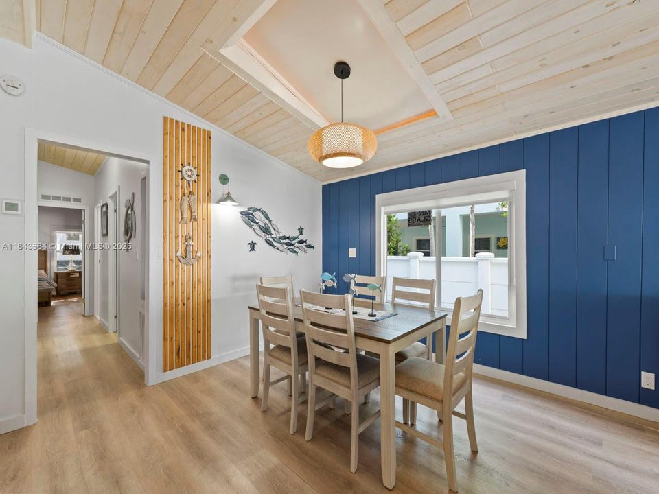 最近售出: $549,500 (3 贝兹, 2 浴室, 1430 平方英尺)