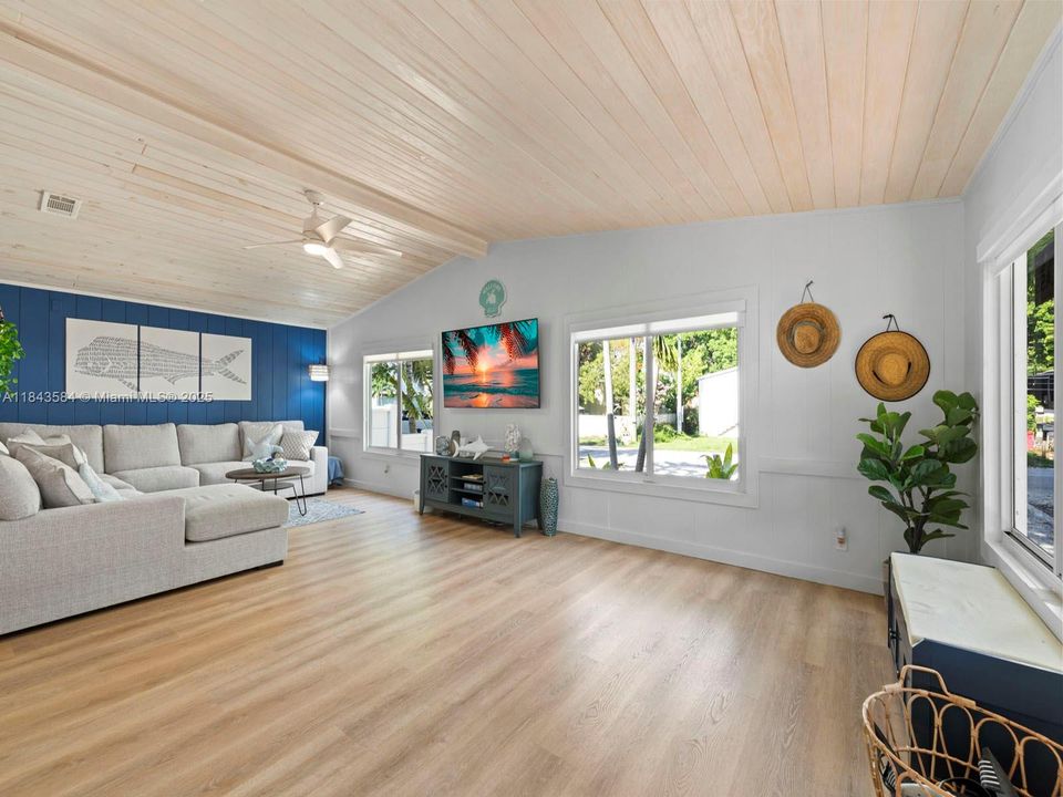 最近售出: $549,500 (3 贝兹, 2 浴室, 1430 平方英尺)