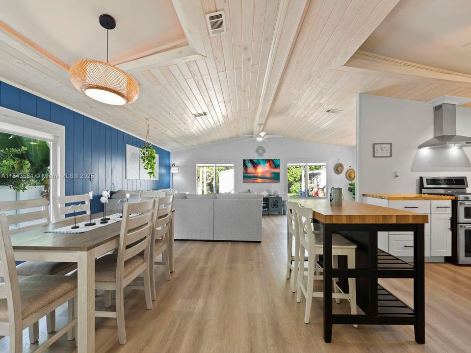 最近售出: $549,500 (3 贝兹, 2 浴室, 1430 平方英尺)