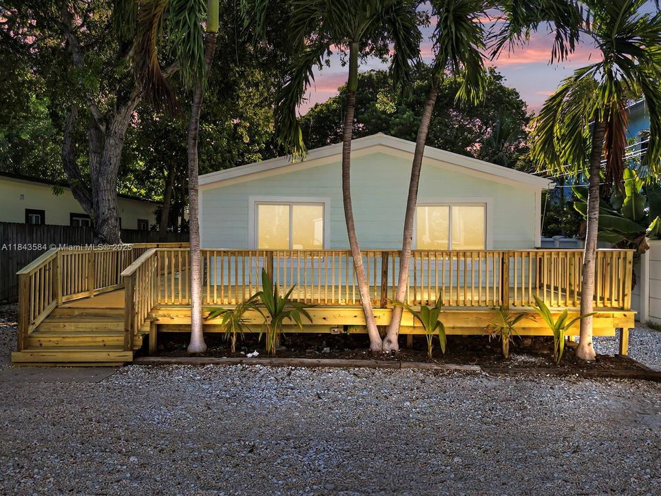 最近售出: $549,500 (3 贝兹, 2 浴室, 1430 平方英尺)