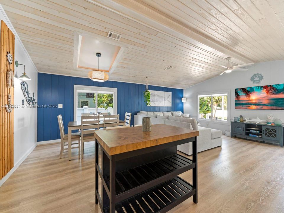 最近售出: $549,500 (3 贝兹, 2 浴室, 1430 平方英尺)