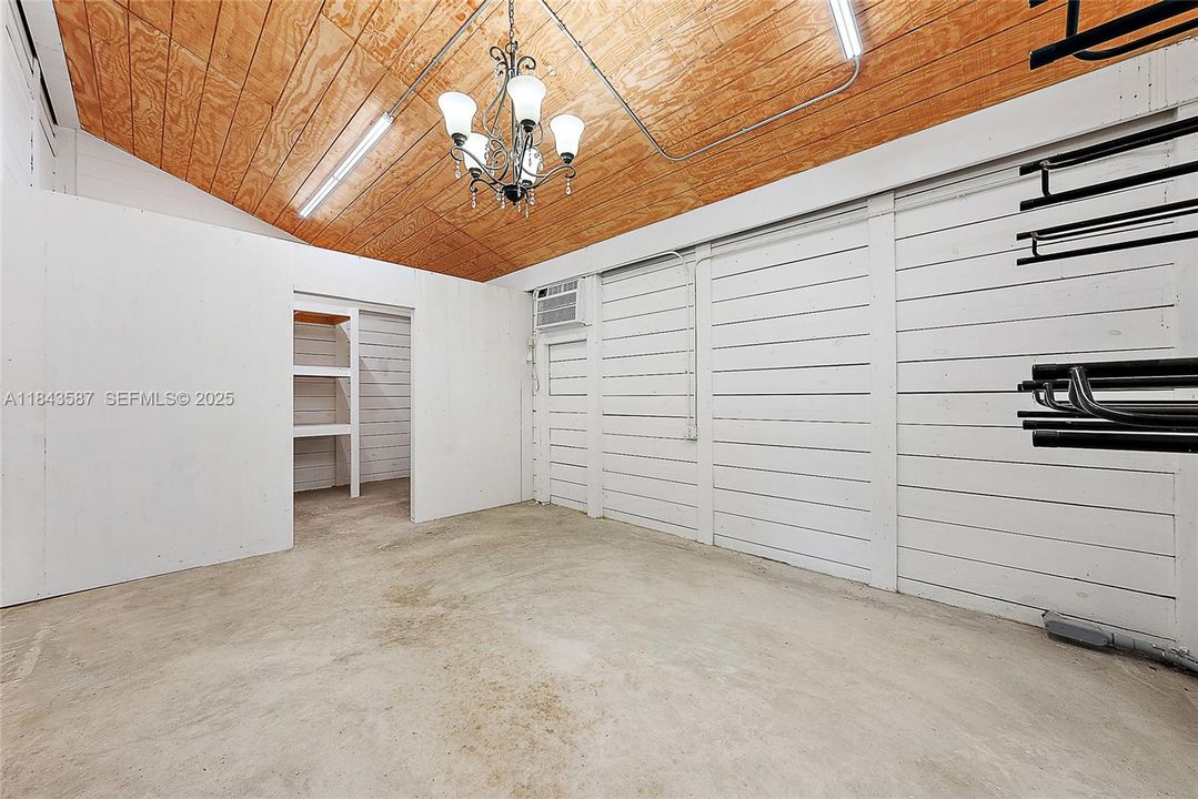 For Sale: $1,199,999 (3 beds, 2 baths, 2866 Square Feet)