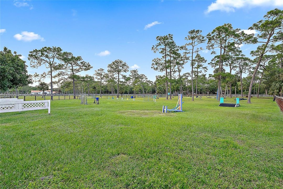 For Sale: $1,199,999 (3 beds, 2 baths, 2866 Square Feet)