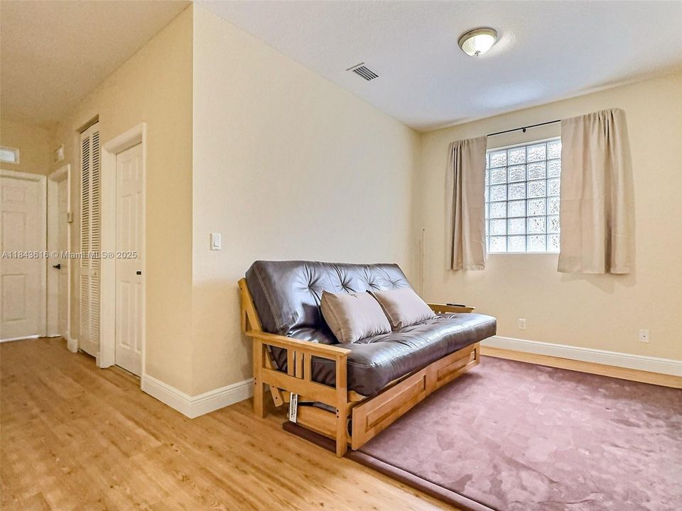 Activo con contrato: $639,900 (5 camas, 3 baños, 3119 Pies cuadrados)