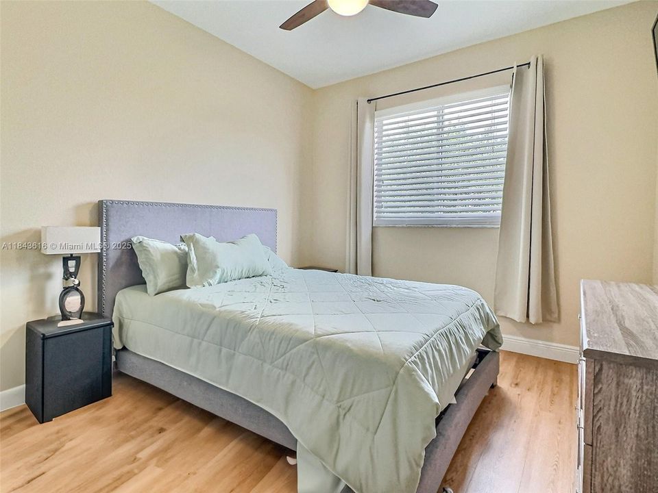 Activo con contrato: $639,900 (5 camas, 3 baños, 3119 Pies cuadrados)