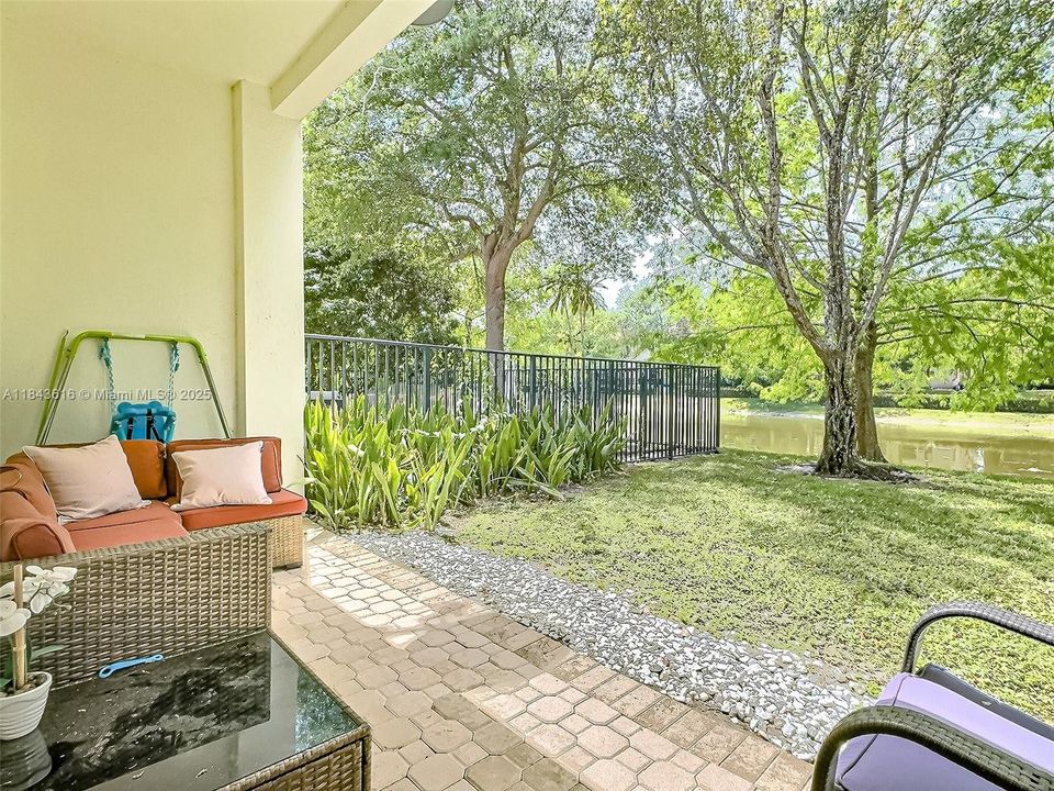 Activo con contrato: $639,900 (5 camas, 3 baños, 3119 Pies cuadrados)