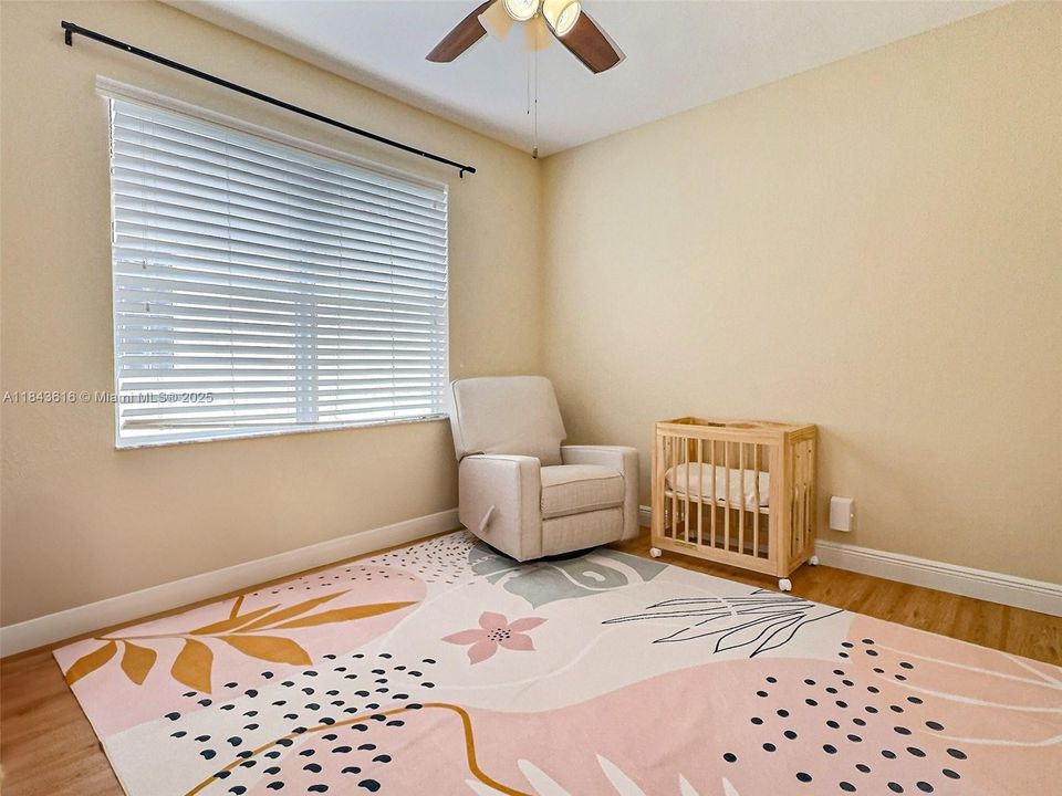 Activo con contrato: $639,900 (5 camas, 3 baños, 3119 Pies cuadrados)