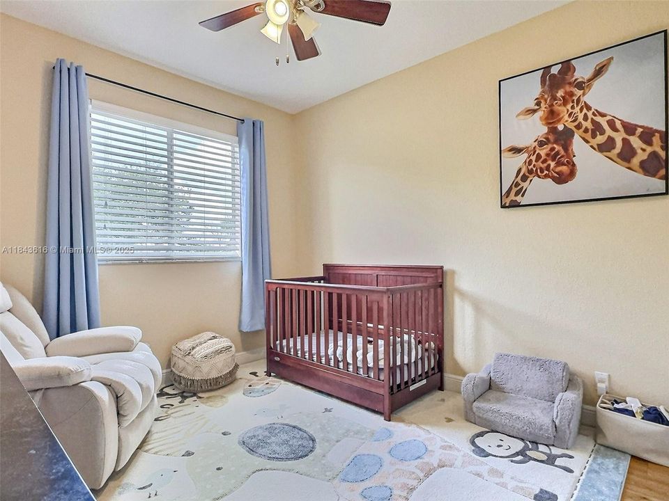 Activo con contrato: $639,900 (5 camas, 3 baños, 3119 Pies cuadrados)