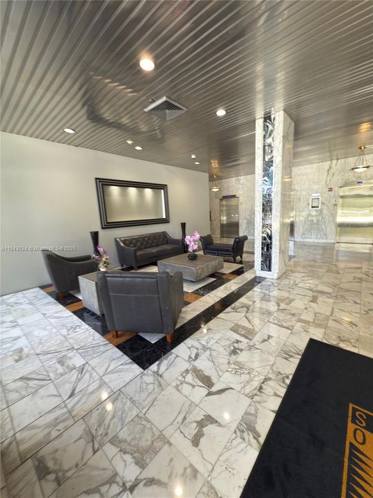 For Sale: $204,000 (2 beds, 2 baths, 1143 Square Feet)