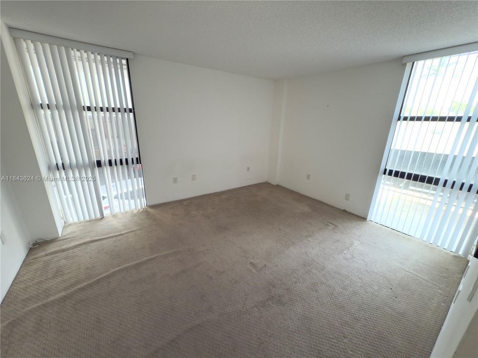 For Sale: $204,000 (2 beds, 2 baths, 1143 Square Feet)