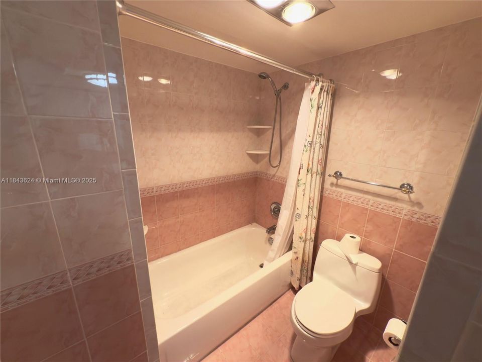 For Sale: $204,000 (2 beds, 2 baths, 1143 Square Feet)