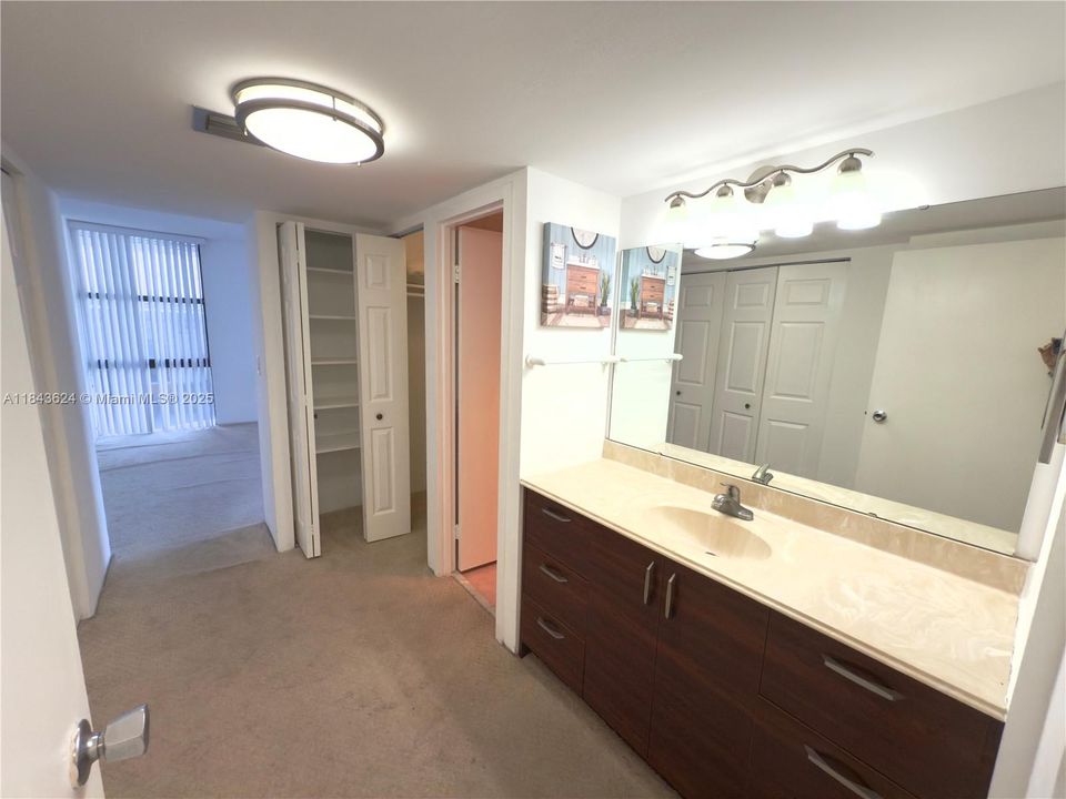 For Sale: $204,000 (2 beds, 2 baths, 1143 Square Feet)