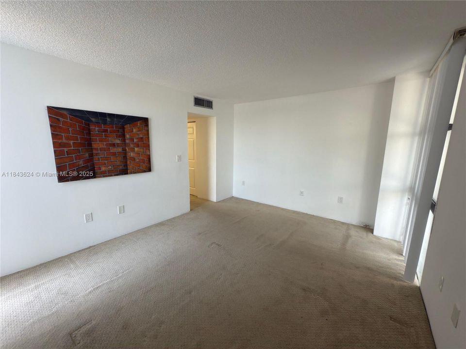 For Sale: $204,000 (2 beds, 2 baths, 1143 Square Feet)