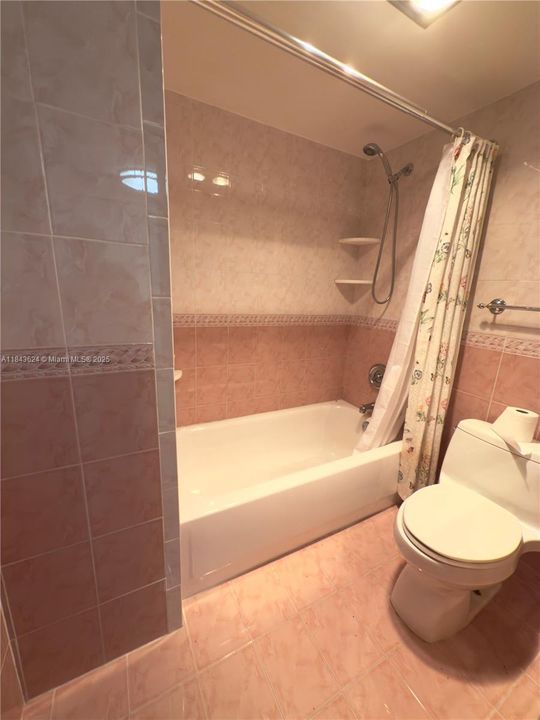 For Sale: $204,000 (2 beds, 2 baths, 1143 Square Feet)