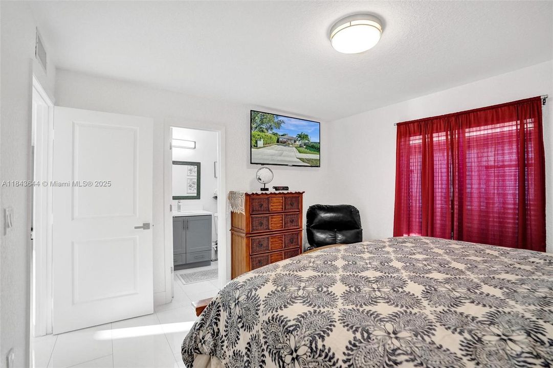 Active With Contract: $505,000 (3 beds, 2 baths, 1290 Square Feet)