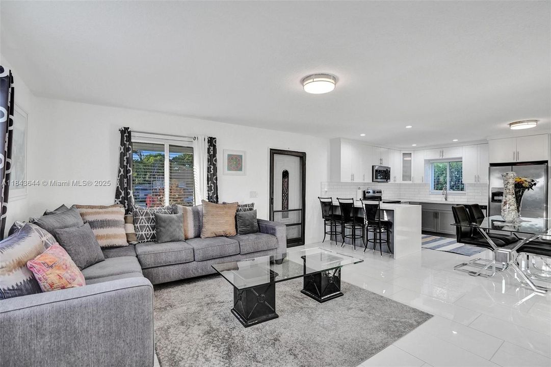 Active With Contract: $505,000 (3 beds, 2 baths, 1290 Square Feet)