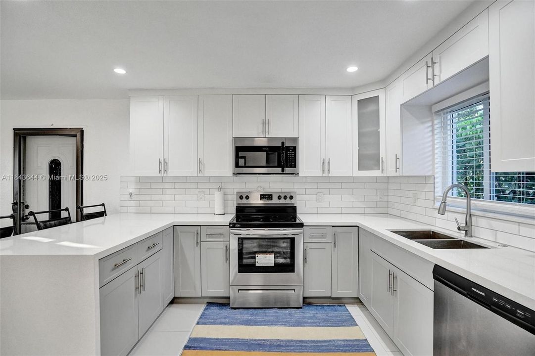 Active With Contract: $505,000 (3 beds, 2 baths, 1290 Square Feet)