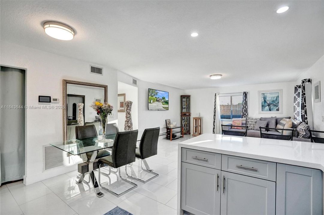 Active With Contract: $505,000 (3 beds, 2 baths, 1290 Square Feet)
