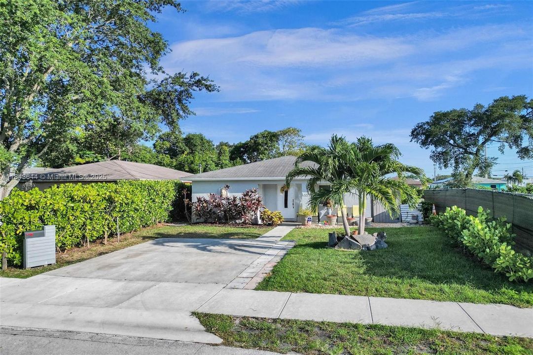 Active With Contract: $505,000 (3 beds, 2 baths, 1290 Square Feet)