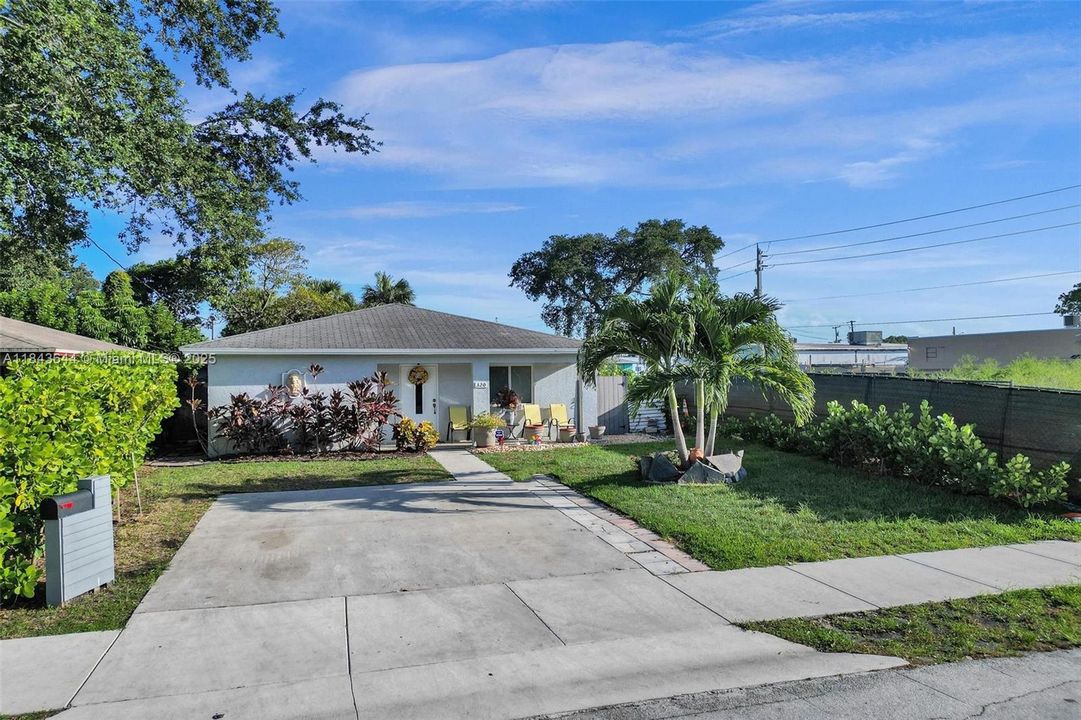 Active With Contract: $505,000 (3 beds, 2 baths, 1290 Square Feet)