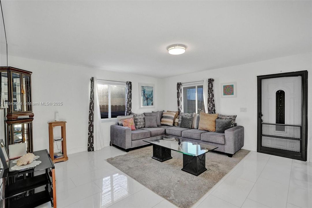 Active With Contract: $505,000 (3 beds, 2 baths, 1290 Square Feet)
