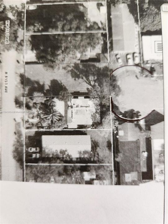 EAST END OF LOT ACCESS TO POLK/441