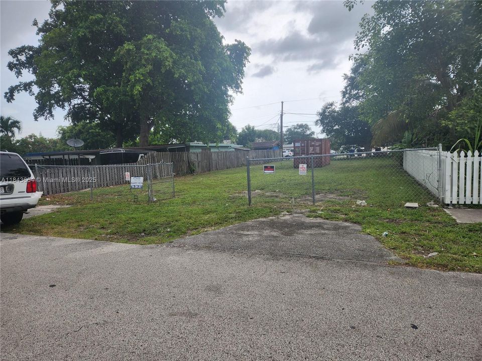 1 BLK N HLLYWD BLVD 50x150 MULTI ZNG USE