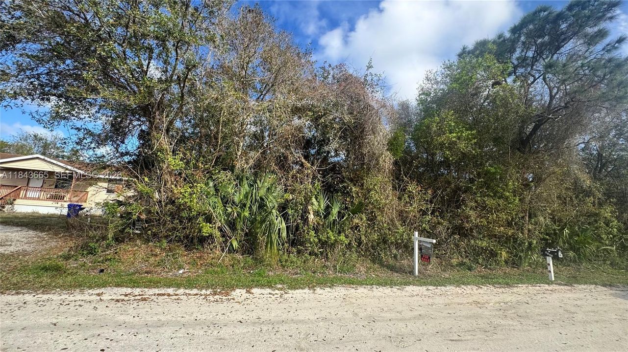 На продажу: $57,000 (0.22 acres)