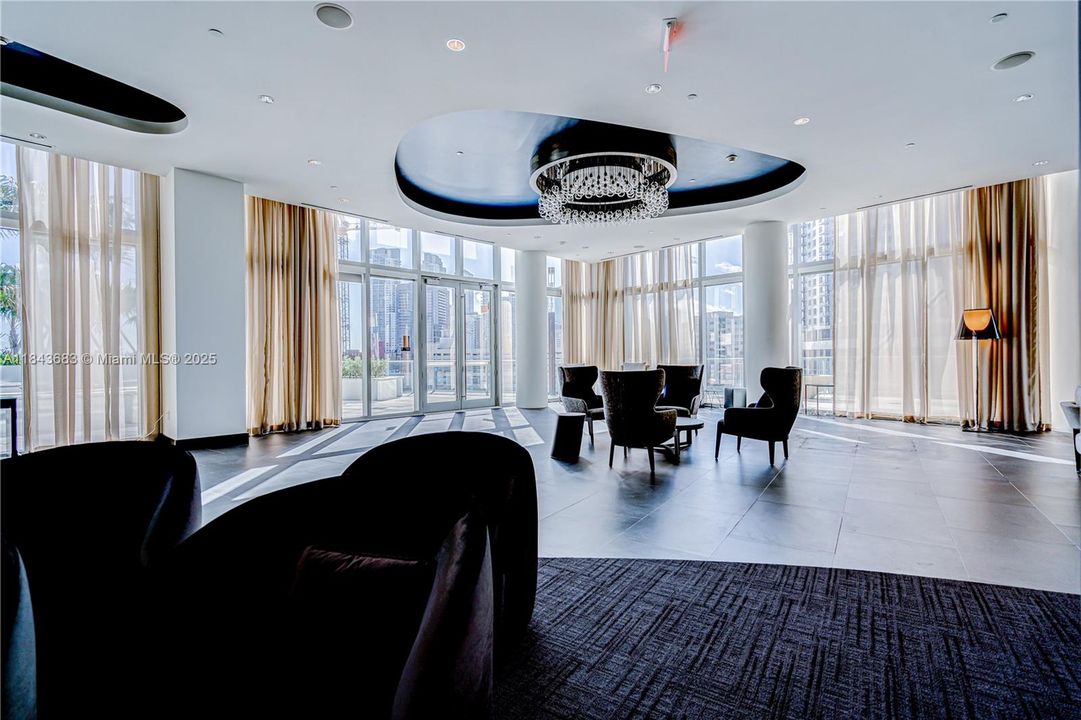 合同活跃: $1,370,000 (3 贝兹, 4 浴室, 2204 平方英尺)