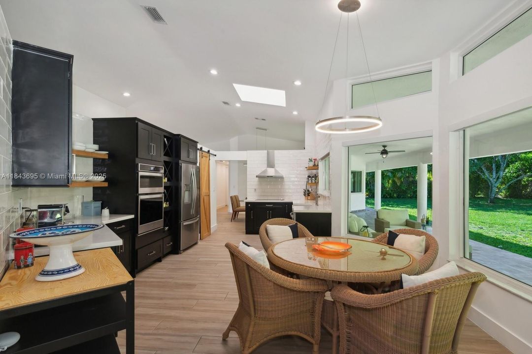 Active With Contract: $6,950 (4 beds, 3 baths, 2811 Square Feet)