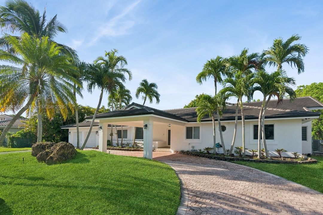 Active With Contract: $6,950 (4 beds, 3 baths, 2811 Square Feet)