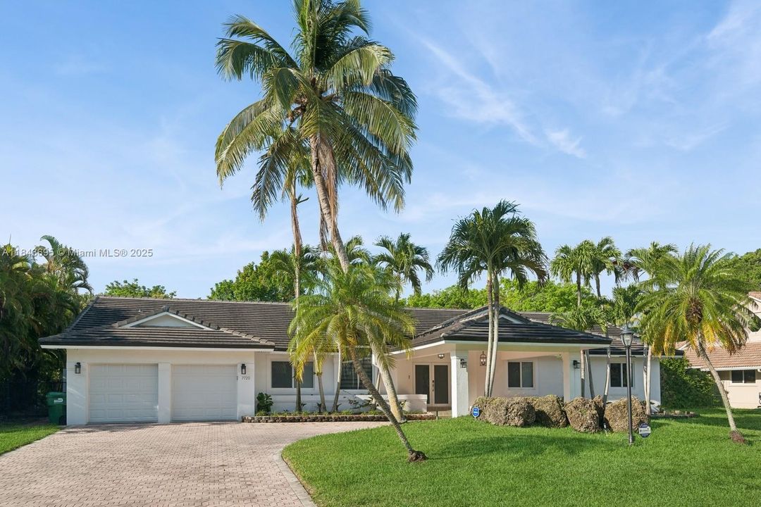 Active With Contract: $6,950 (4 beds, 3 baths, 2811 Square Feet)