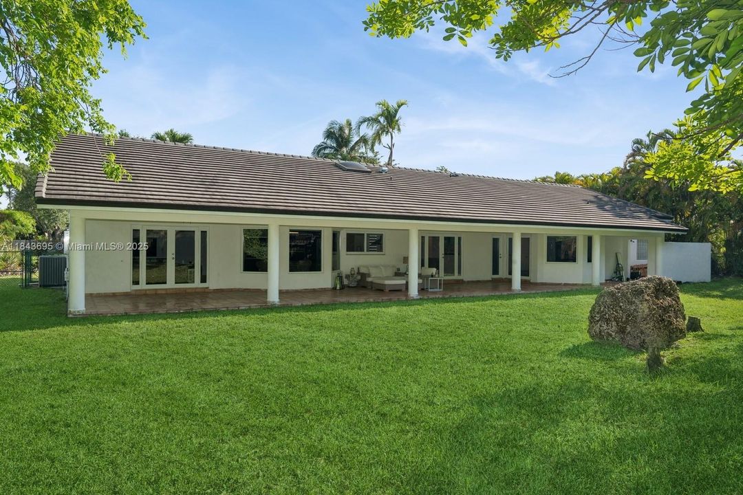 Active With Contract: $6,950 (4 beds, 3 baths, 2811 Square Feet)