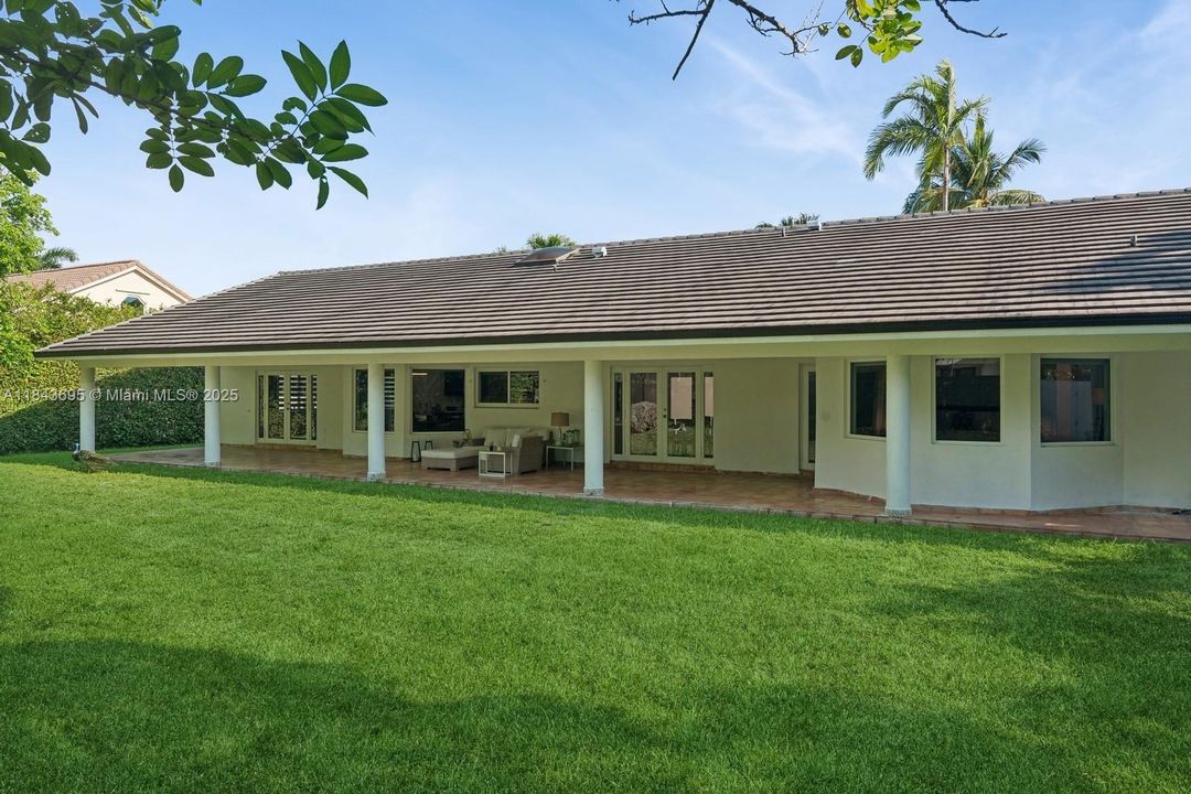 Active With Contract: $6,950 (4 beds, 3 baths, 2811 Square Feet)