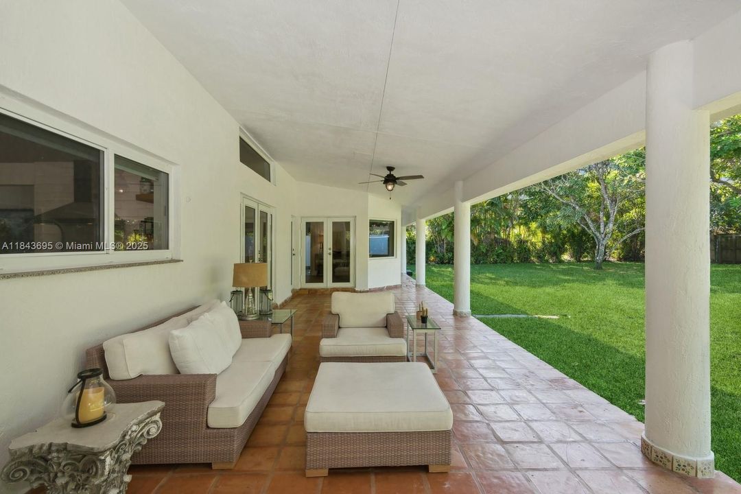 Active With Contract: $6,950 (4 beds, 3 baths, 2811 Square Feet)