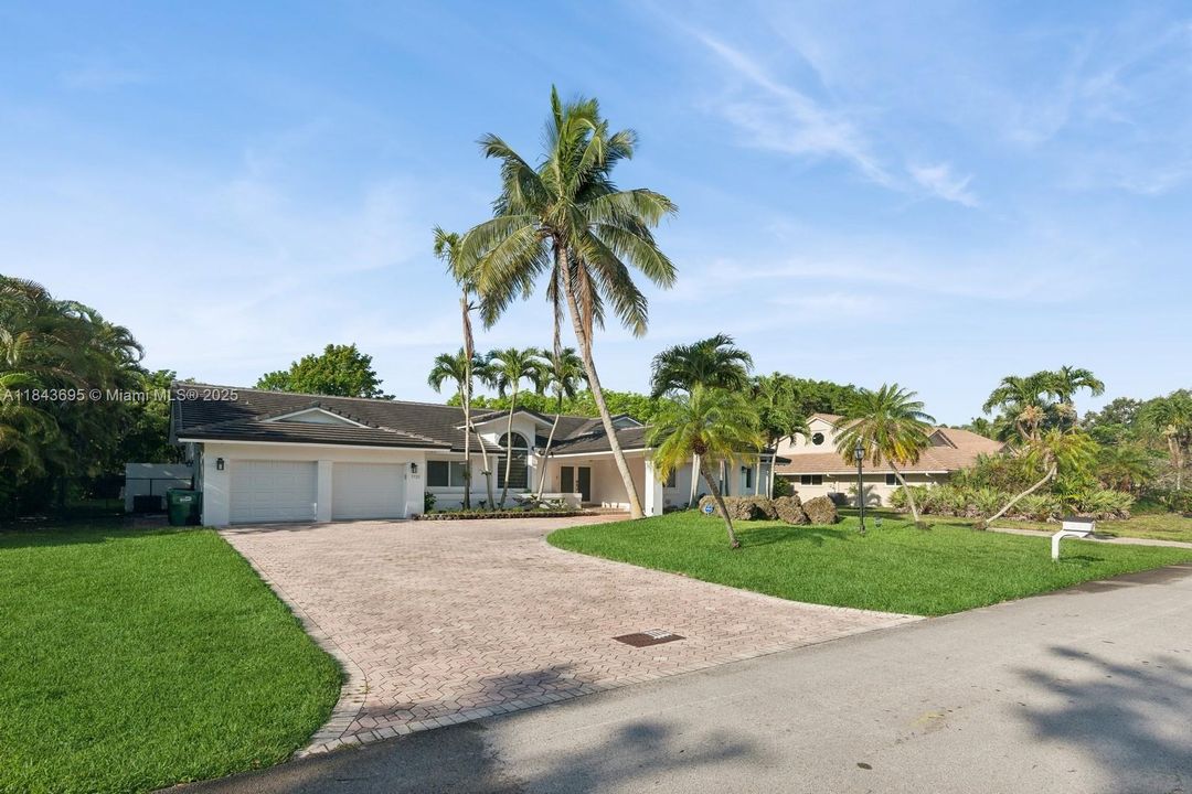 Active With Contract: $6,950 (4 beds, 3 baths, 2811 Square Feet)