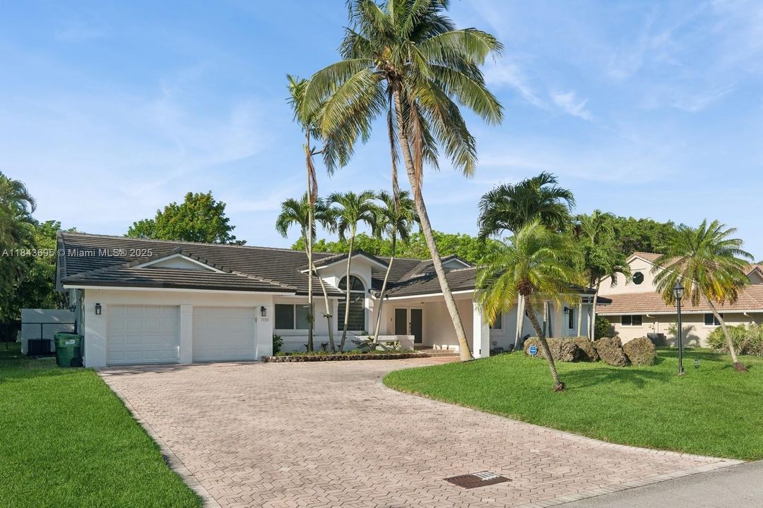 Active With Contract: $6,950 (4 beds, 3 baths, 2811 Square Feet)