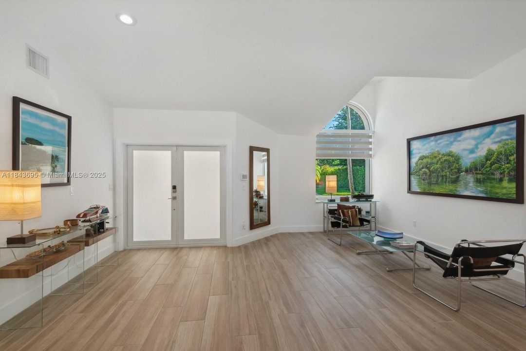 Active With Contract: $6,950 (4 beds, 3 baths, 2811 Square Feet)