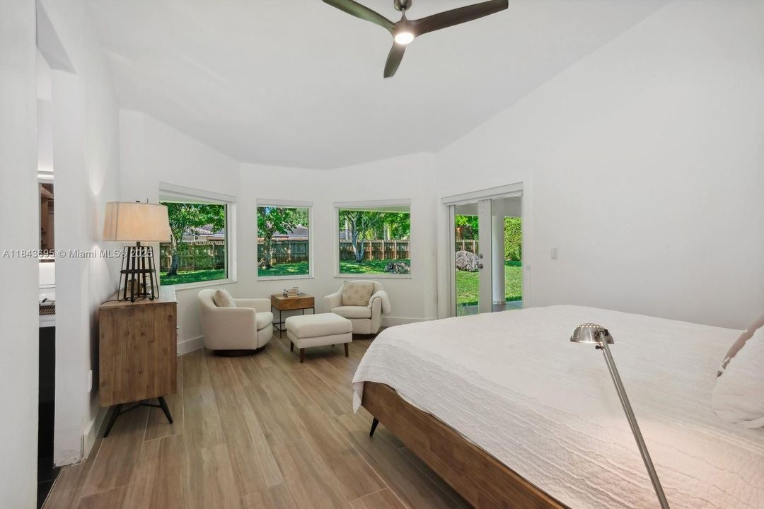 Active With Contract: $6,950 (4 beds, 3 baths, 2811 Square Feet)